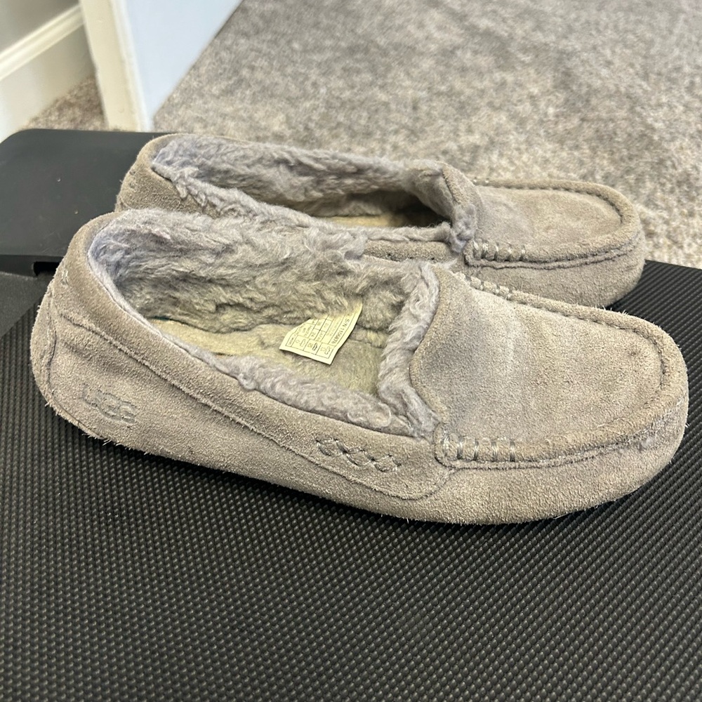 Women’s UGG Ansley Moccasin Slippers- 7